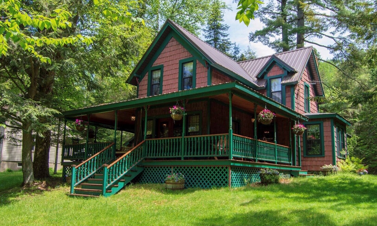 Inlet House | The Highland Lodge - 4th Lake Historic, Waterfront Home