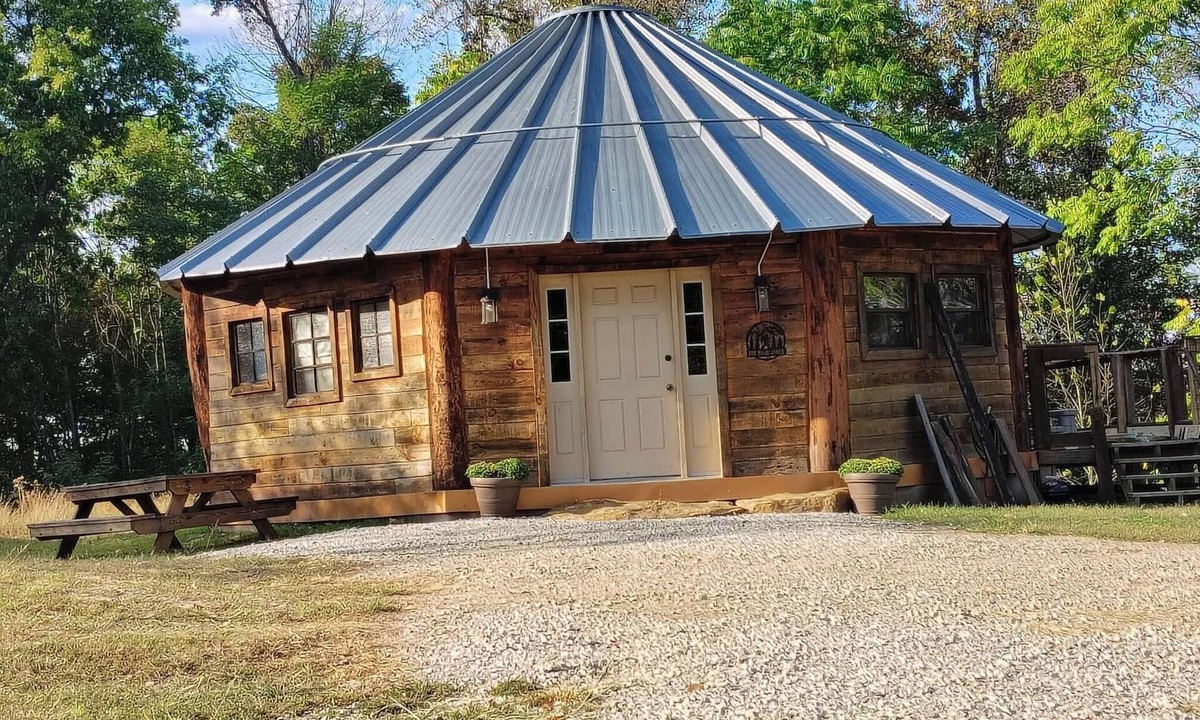 Genoa Cabin | The Highlander Rustic Yurt