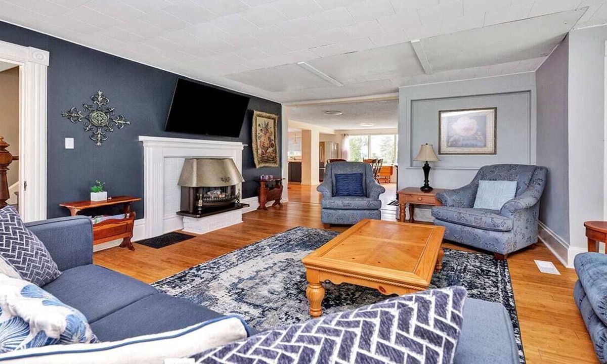 Prince Edward House | The Highway House - PEC Waterview Getaway