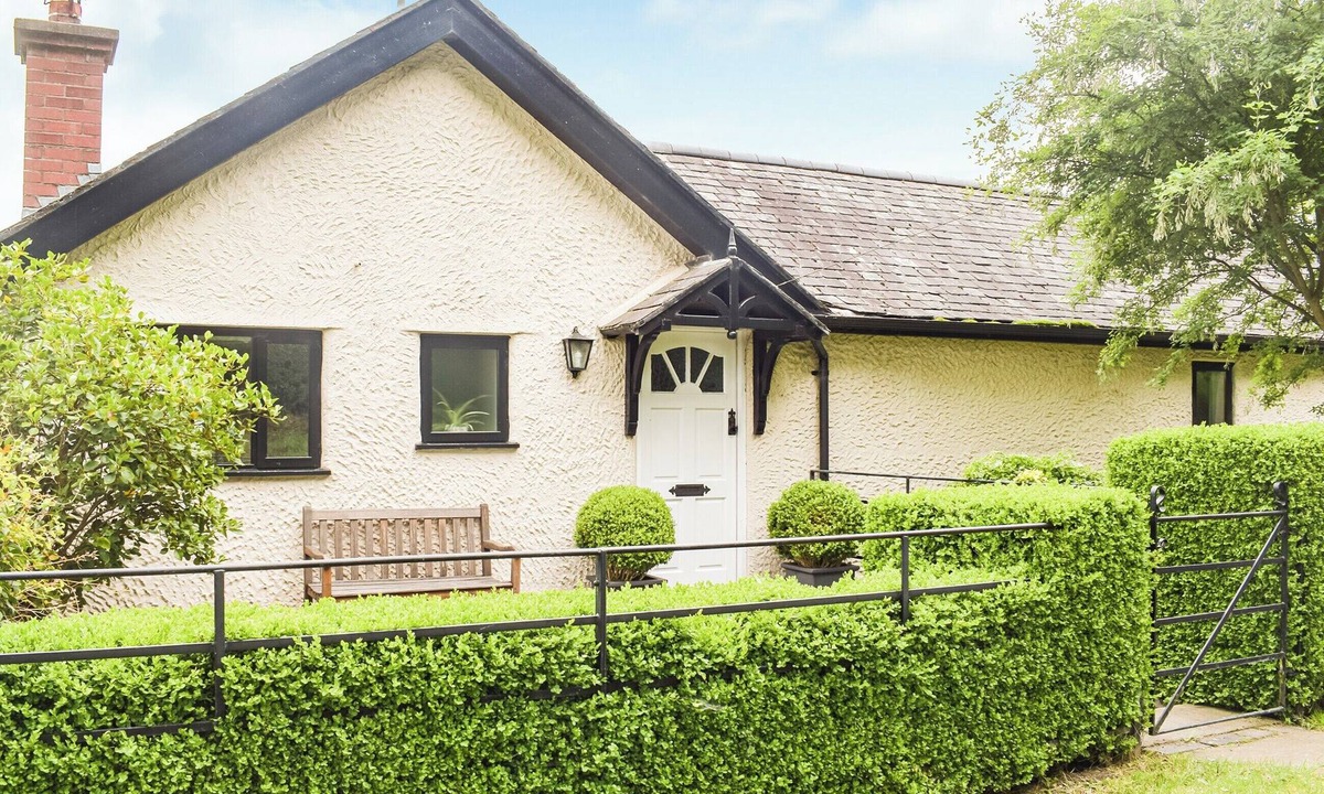 Halfway House Cottage | The Hill Cottage Apartment