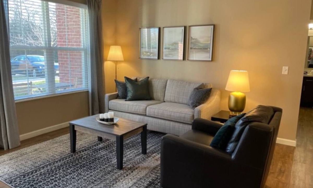 Tuttle West Apartment | The Hilliard Executive | No Steps | Luxury Beds