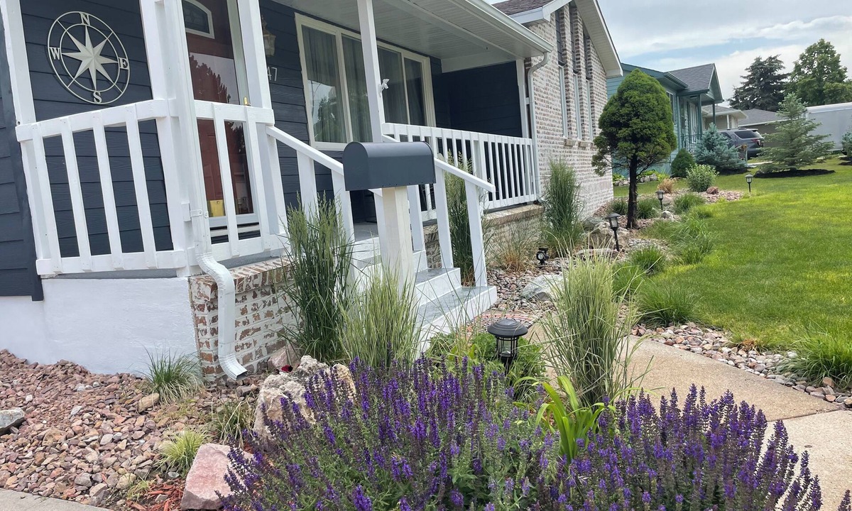 Sidney House | The Hillside Ranch: Relaxing Modern 4bd 2ba Oasis