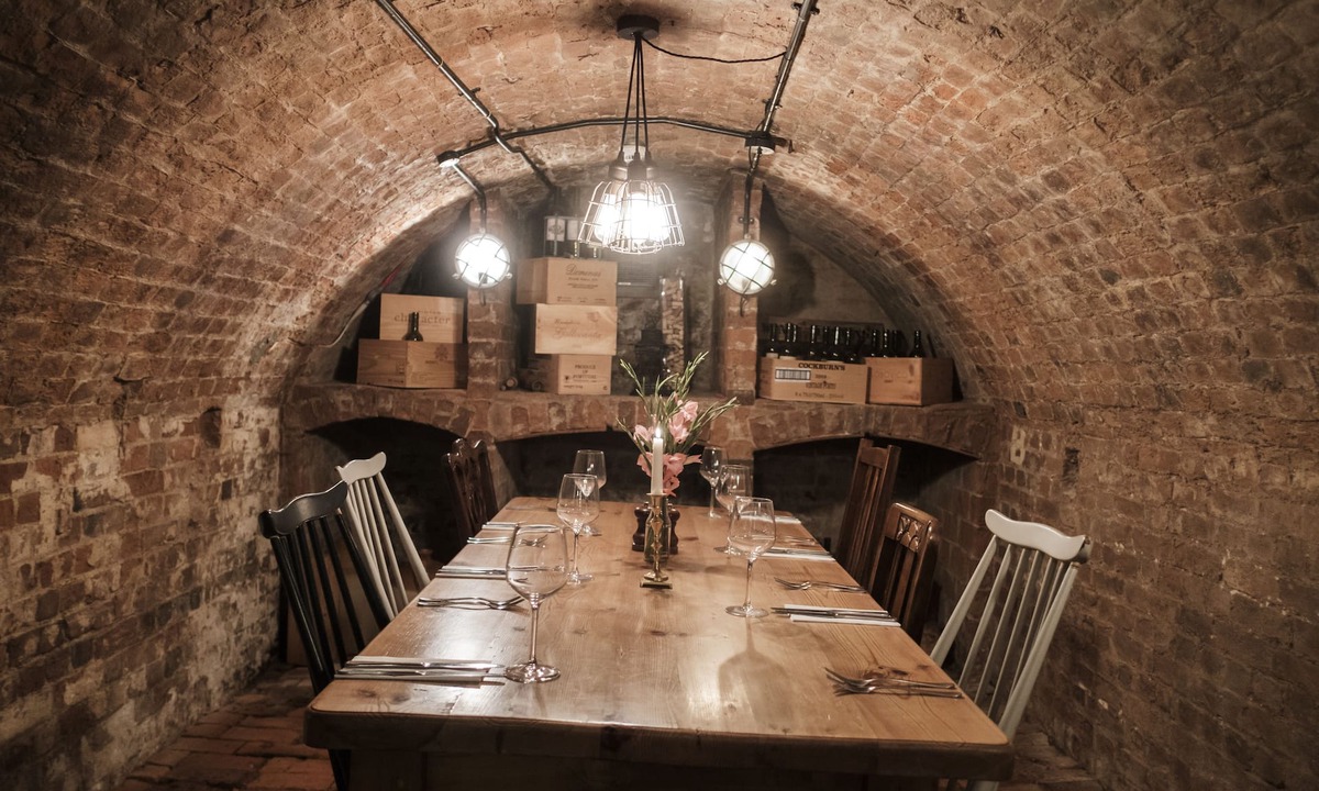 Aldermaston Hotel | The Hind's Head