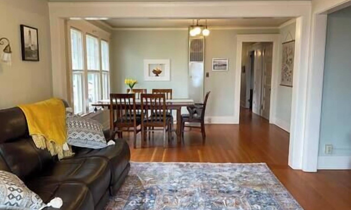 Astoria Apartment | The Historic Downtown Astoria Flats