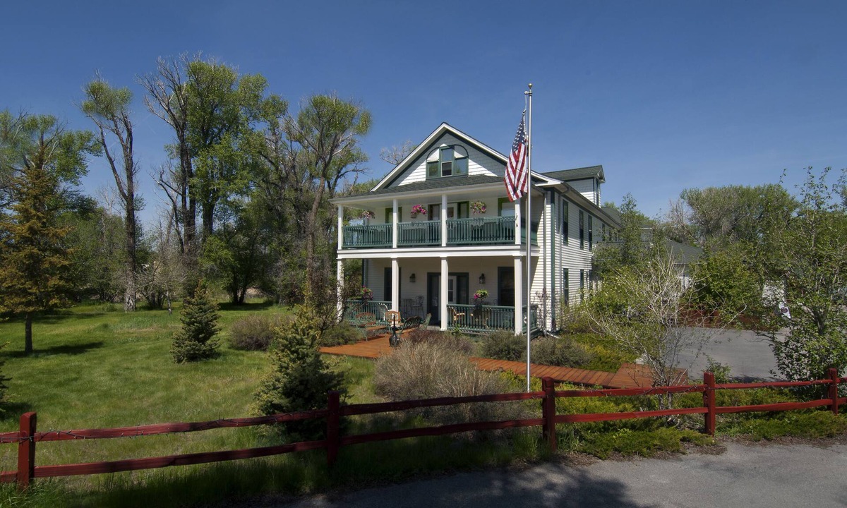 Elk Mountain Hotel | The Historic Elk Mountain Hotel