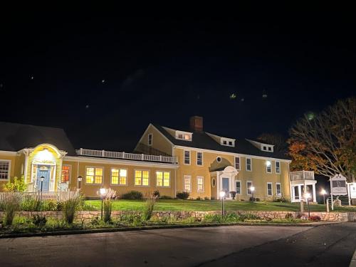 Charlestown Hotel | The Historic General Stanton Inn