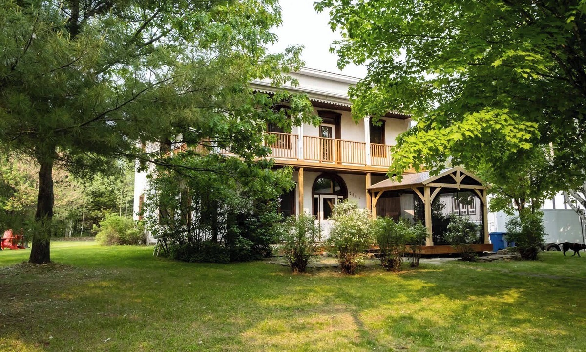 Lac-des-Plages Apartment | The Historic Post Office, Le Bureau de Poste