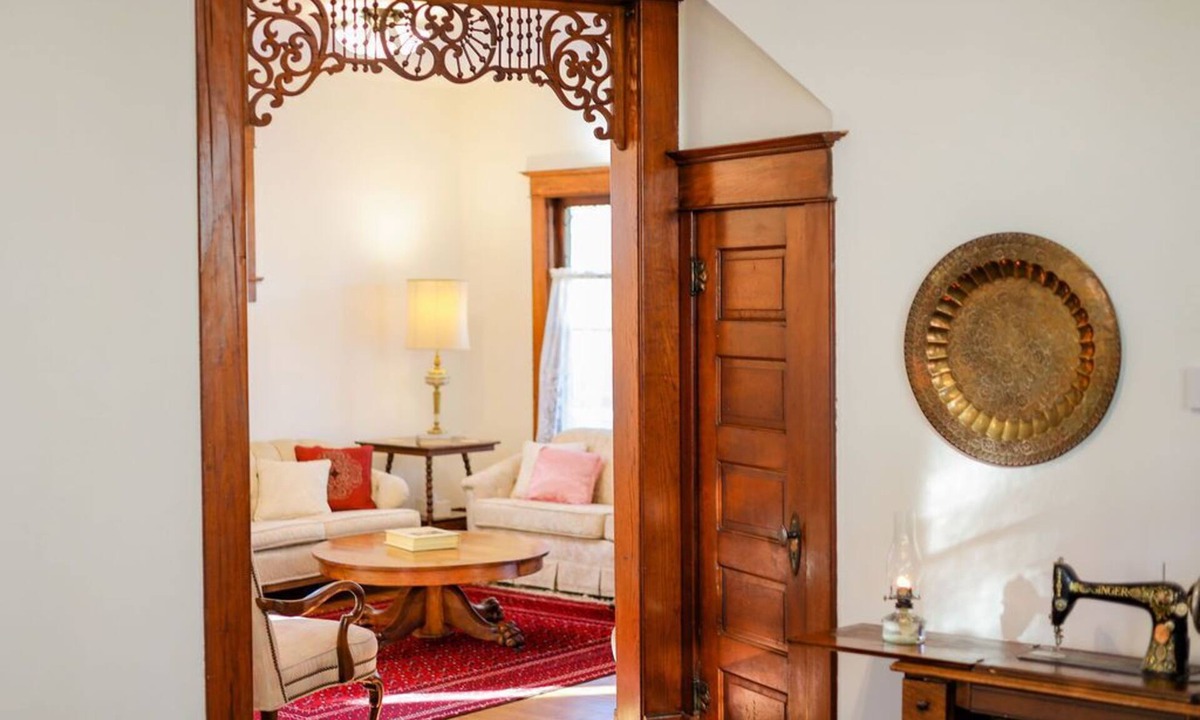 Hutchinson House | The Historic Welch House on Avenue A