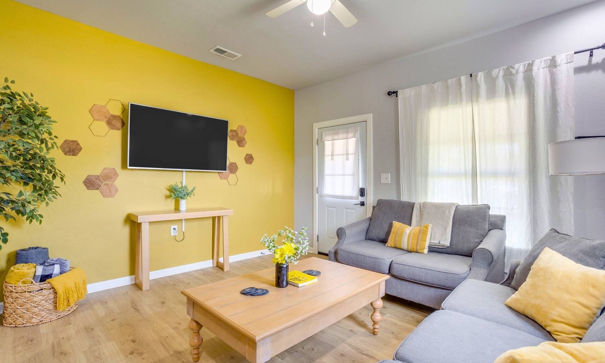 Stephenville House | The Hive · 3BR · Pet Friendly · Near Tarleton