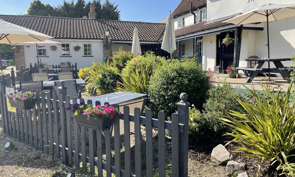 Little Wilbraham Hotel | The Hole In The Wall