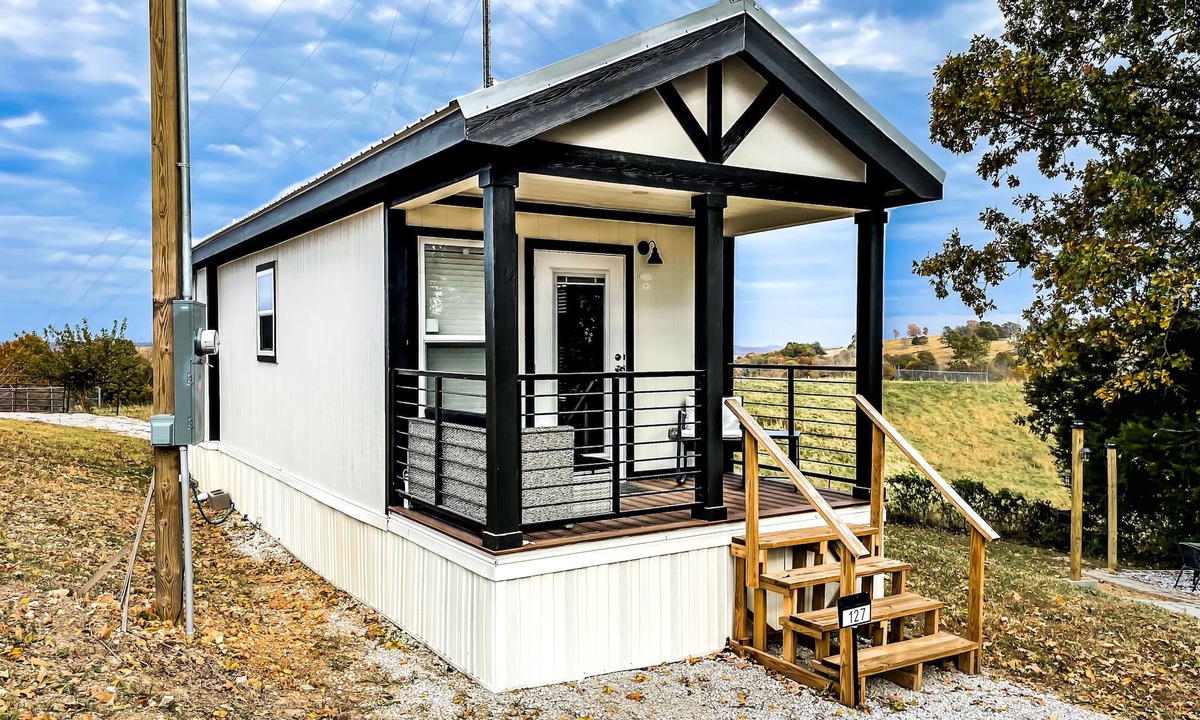 Yellville House | The Holiday Armadillo AR Tiny House