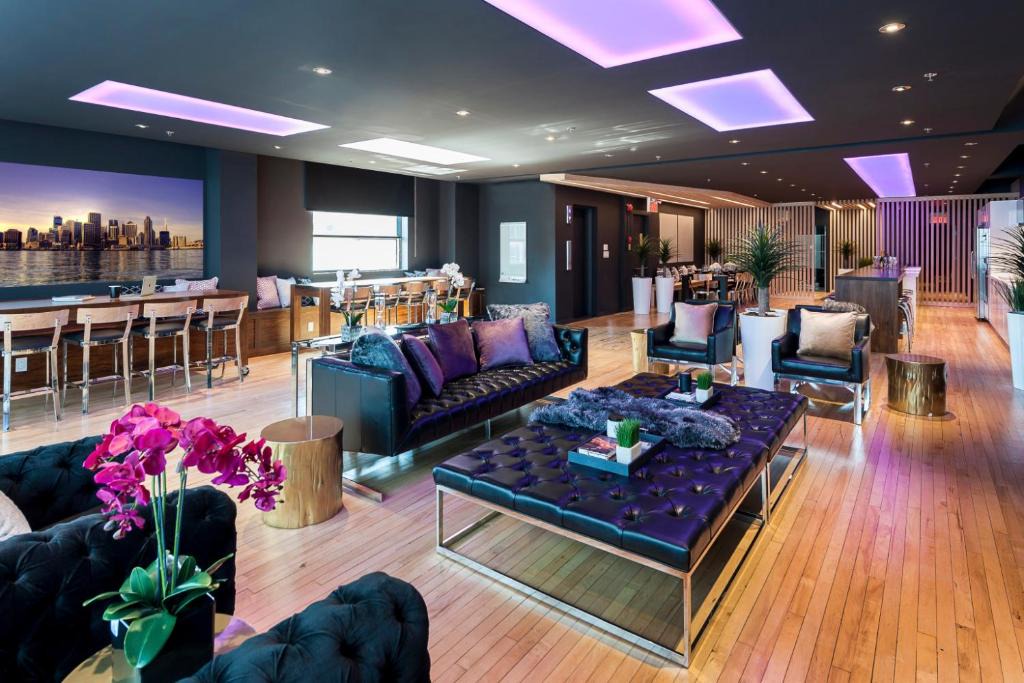 Downtown Montreal Apartment | The Holland Hotel by Simplissimmo