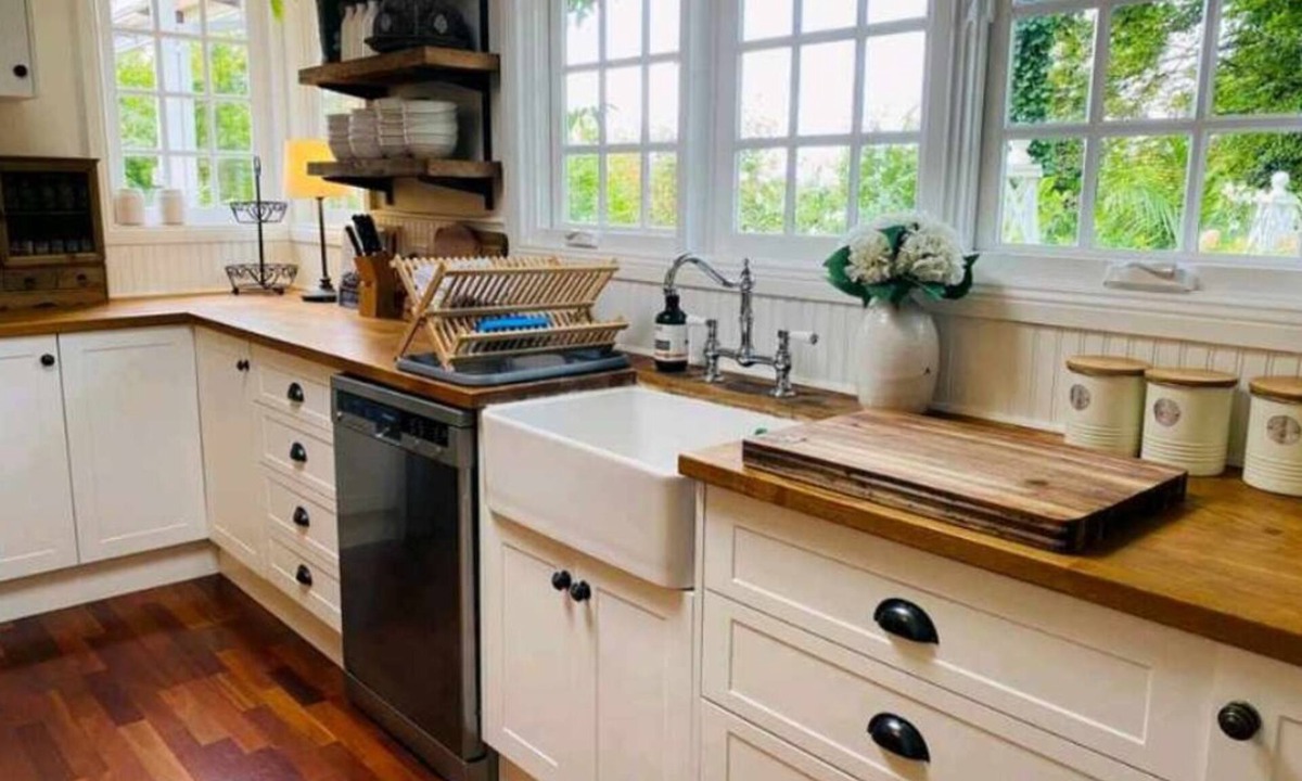 Monbulk Cottage | The Hollies