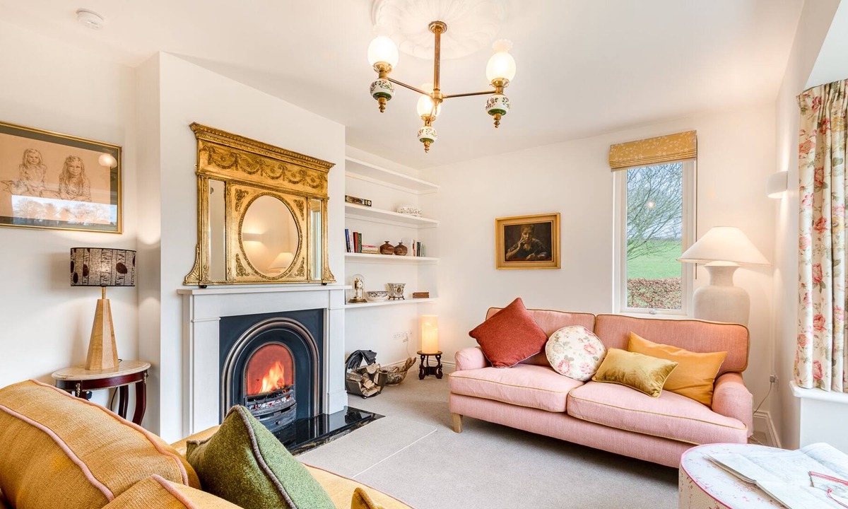 Brampton Cottage | THE HOLLIES