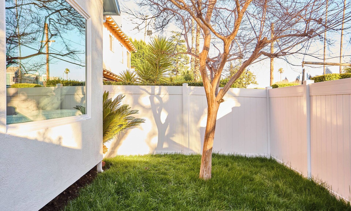 Studio City House | The Hollywood Hearthlight Bungalow