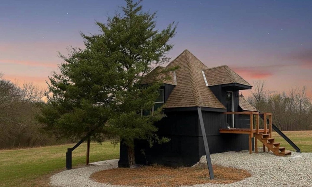 Van Alstyne Cabin | The Honey Pot: A Tiny Pyramid Suite-Outdoor Shower