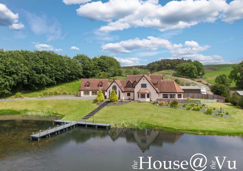 Bathgate House | The Hoose at The Vu