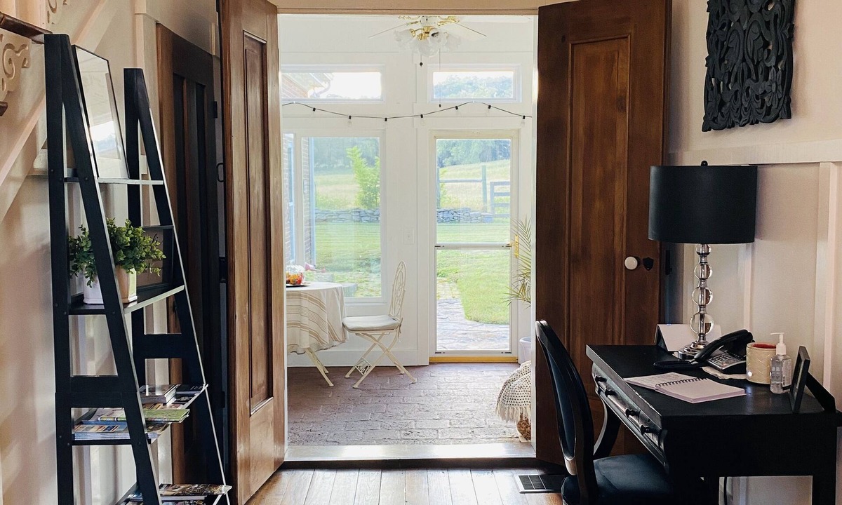 Fayetteville Bed & Breakfast | The Hopestead Bed & Breakfast