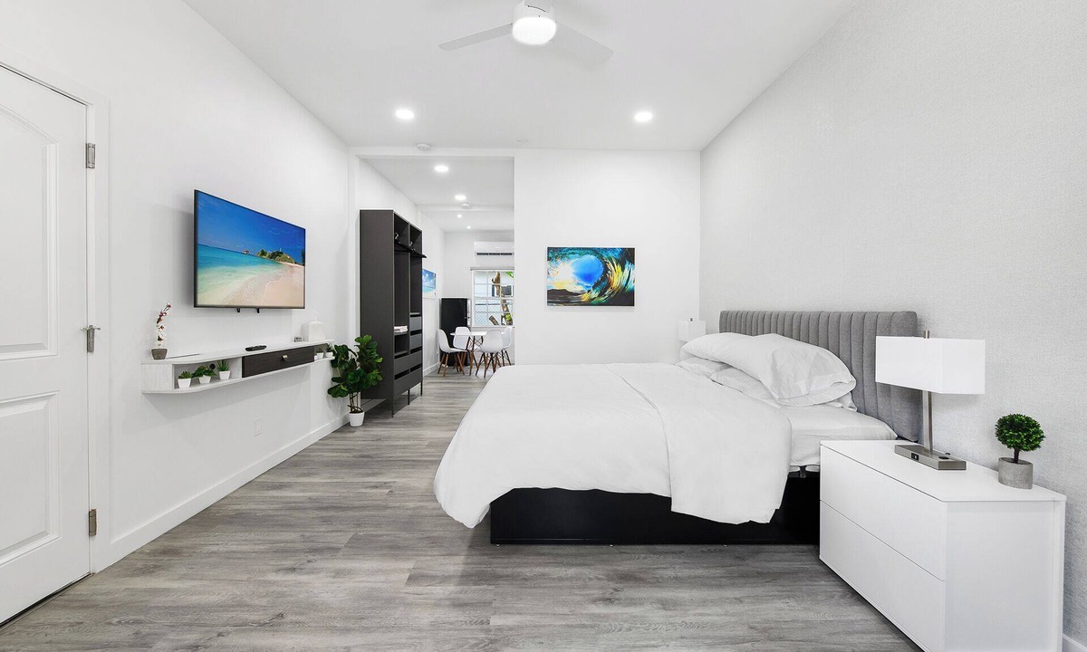 Lauderdale Beach Hotel | The Hotel Deauville