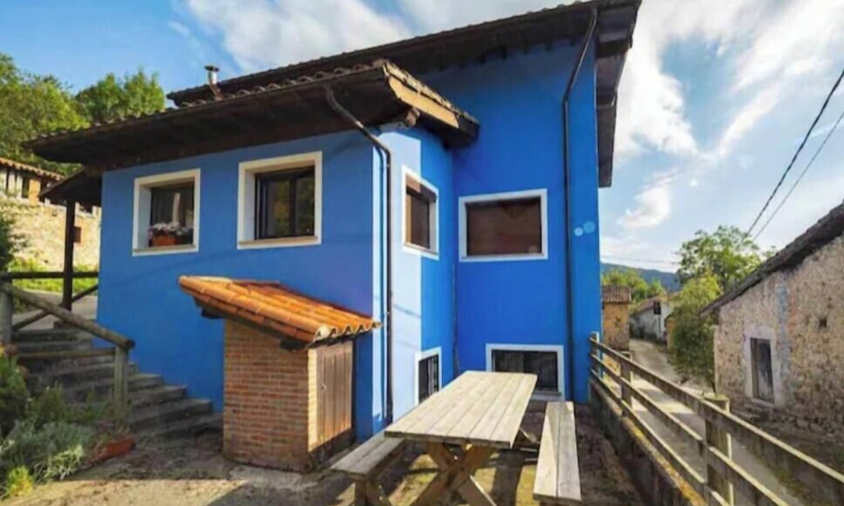 Perlleces Cottage | The House Azul of Perlleces. Full house surrounded by nature in Cangas de Onis