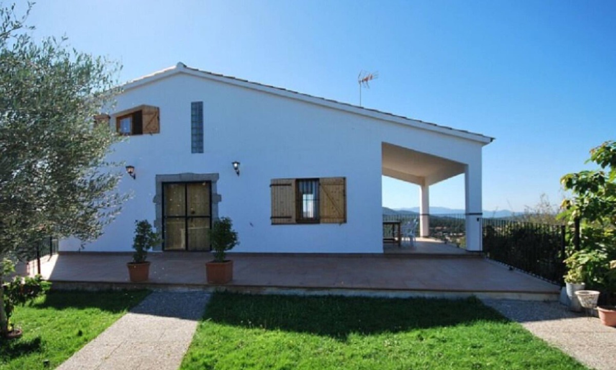 Vidreres House | The house of butterflies