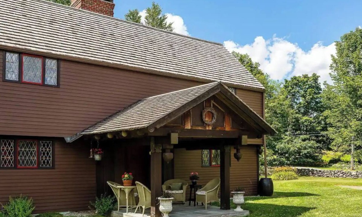 Hallowell House | The House on Outlet Road