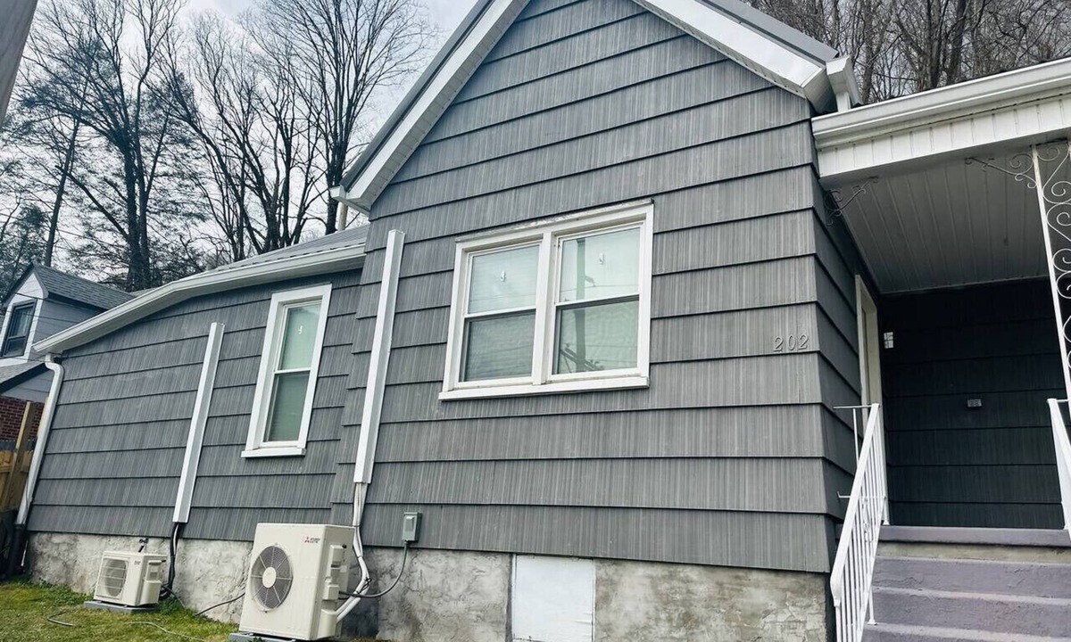 Fourmile Cottage | The House on Park Avenue-minutes to music venues Laurel Cove and Bell Theater!