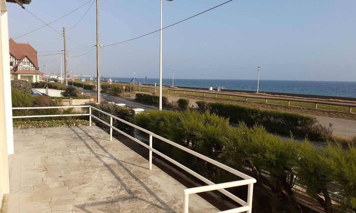 Ouistreham House | The house right on the water with direct access to the beach.