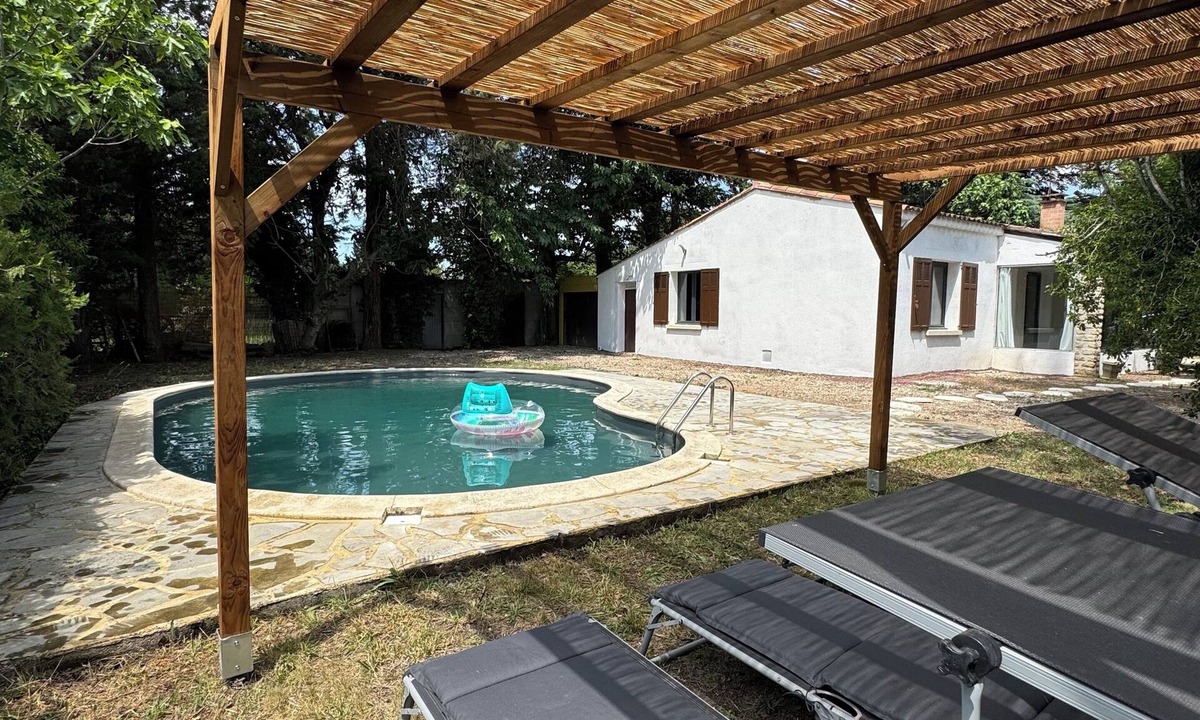 Carpentras House | The house under the trees