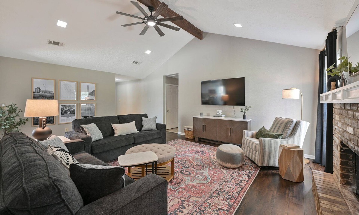 Raintree House | The Howdy Hut - Cozy Home 6 Mins from Texas A&M