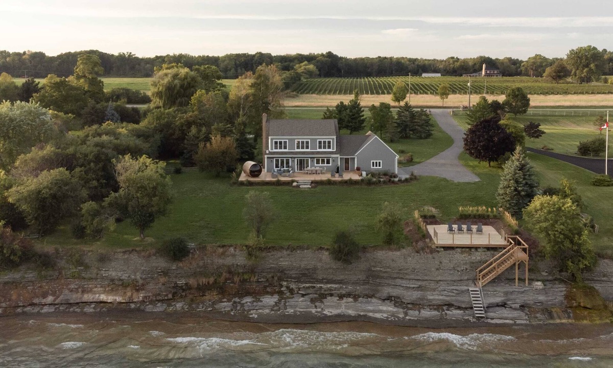 Wellington House | The Hull House - Lake Ontario Waterfront w Sauna