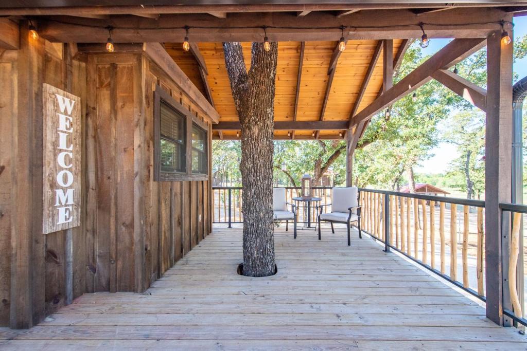 Elm Mott Other | The Hummingbird 15 MIN to Magnolia Baylor