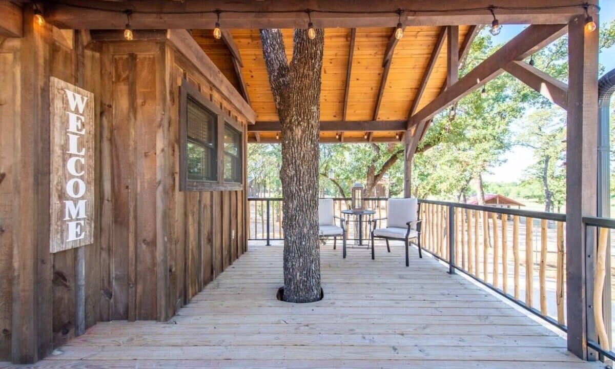Elm Mott RV Rental | The Hummingbird 15 MIN to Magnolia & Baylor
