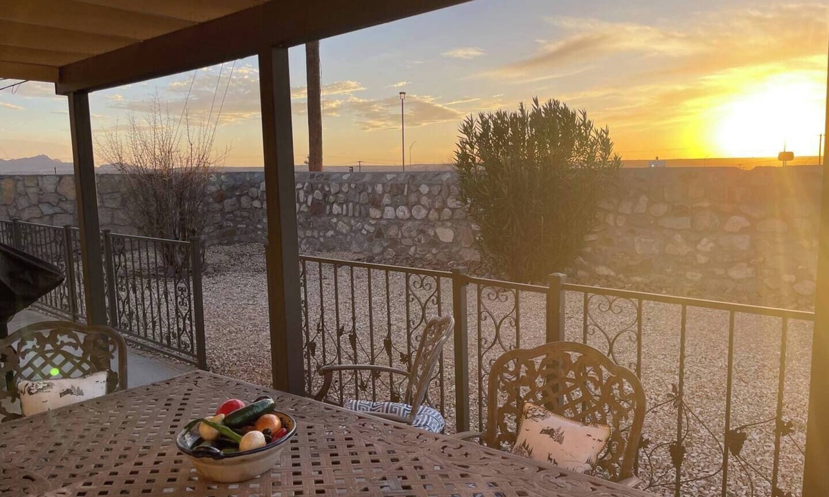 El Paso House | The Hummingbird Sunset Home, West Side