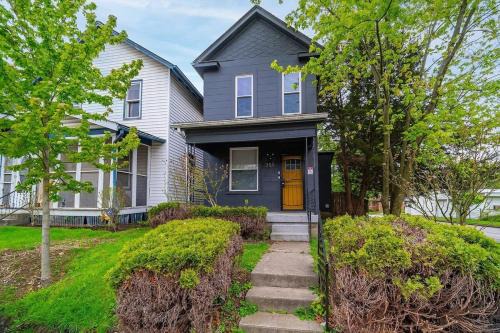 Columbus House | The Hungarian Village Spot - 2 BR and Fenced Yard