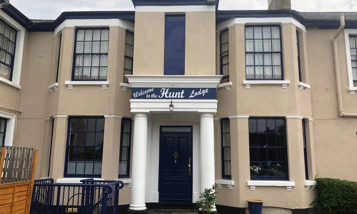 Linslade Cabin | The Hunt Lodge