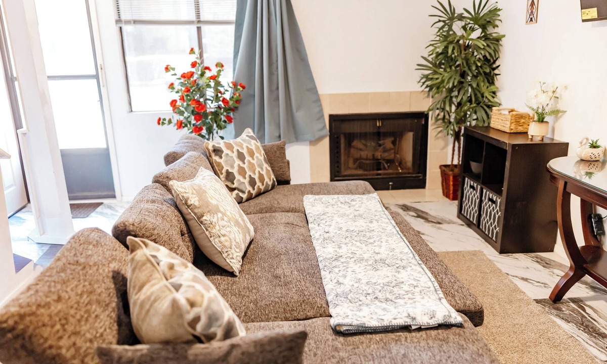 Huntsville Apartment | The Huntsville Nest/2BR Near SHSU/Pool/WiFi/Free Parking