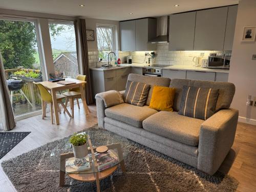 Holcombe Burnell House | The Hutch Devon