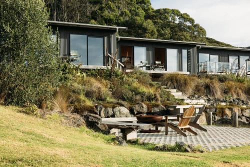 Ahipara Bed & Breakfast | The Huts