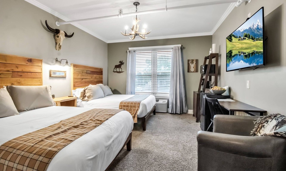 Hamburg Apartment | The I Lodge Room at The West End Inn