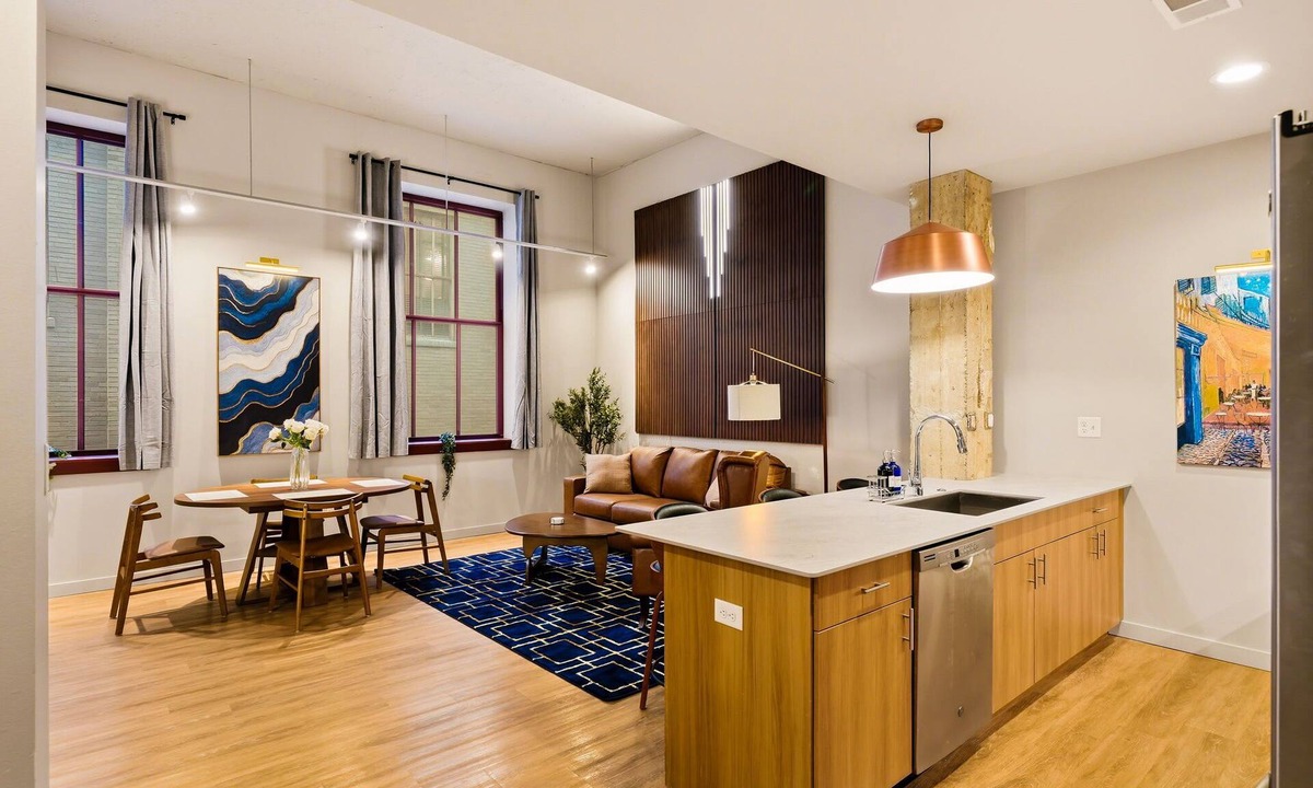 Downtown St. Louis Apartment | The Icon | 1BR | Rooftop Pool + King Bed + WD