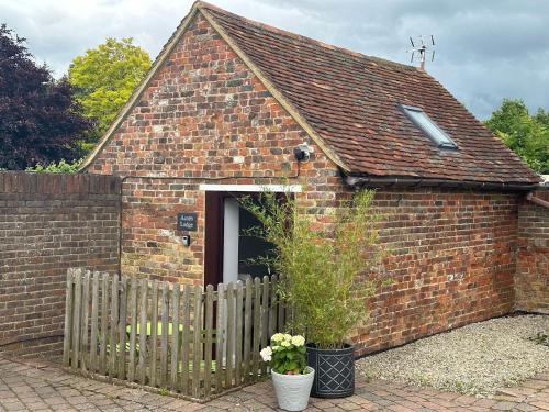 Stuppington Cabin | The idyllic Acorn Lodge