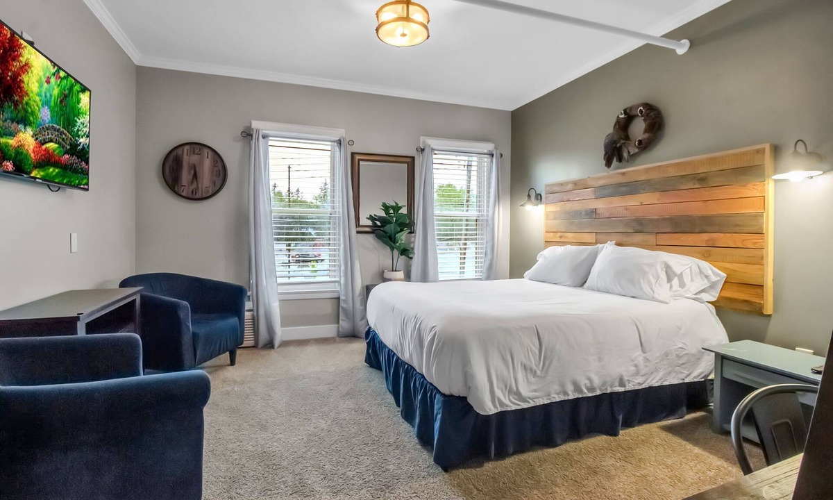 Hamburg Apartment | The II Lodge Room at The West End Inn