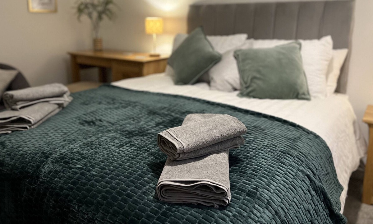 Ilchester Apartment | The Ilchester Suite - 2 Bed - Parking