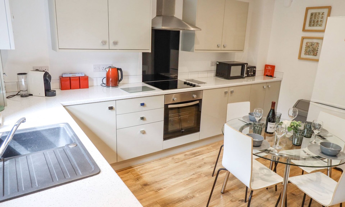 Lincoln Cottage | The Imp's Pad