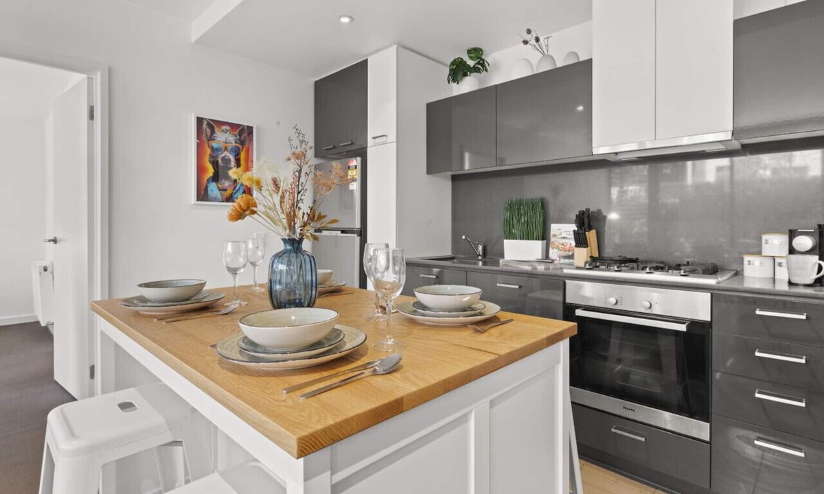 Caulfield North Apartment | The Ink Echelon Escape