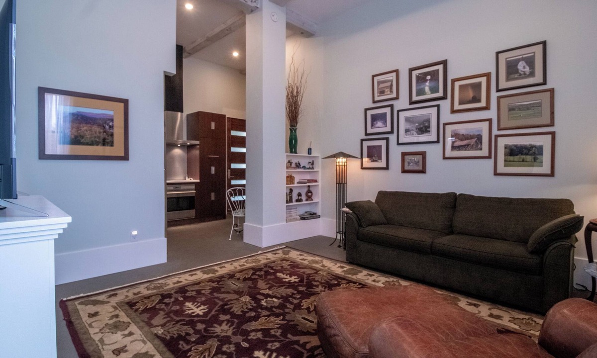 Ellenville Hotel | The Inn 81 North-Suite 2