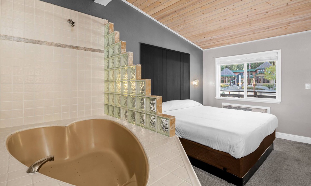 Tahoe City Hotel | The Inn at Boatworks
