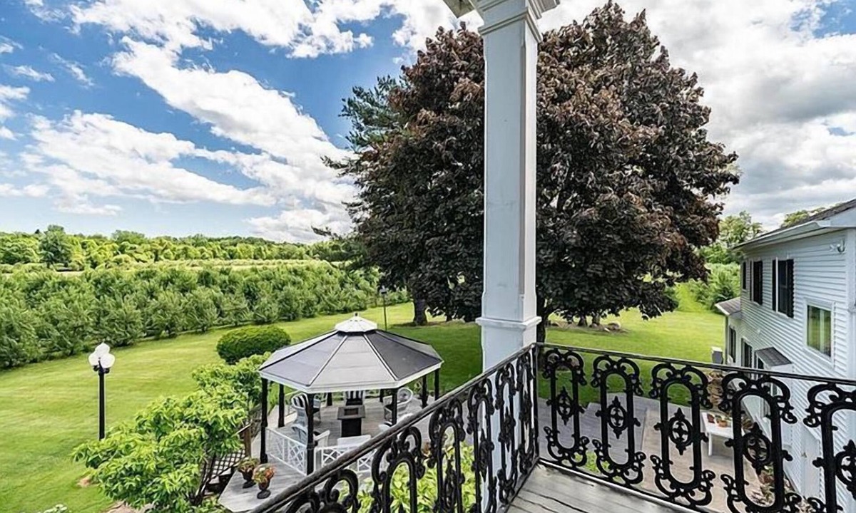 Sodus Bed & Breakfast | The Inn at Burnap's