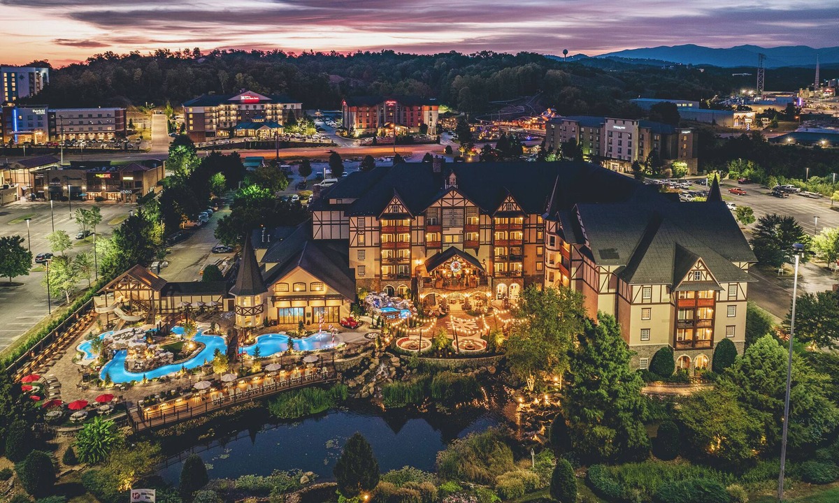 Pigeon Forge Hotel | The Inn at Christmas Place